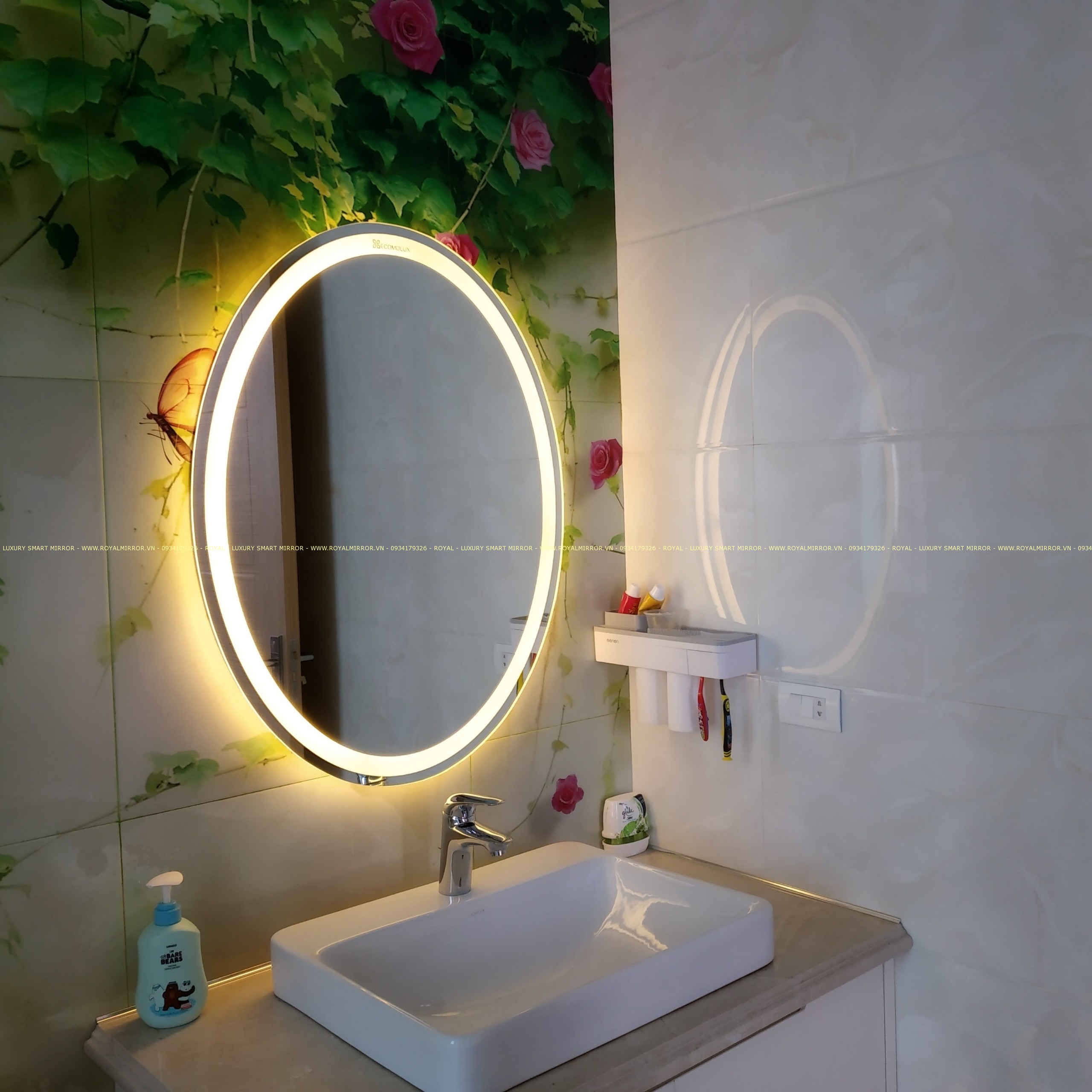 Gương đèn LED phòng tắm cao cấp: Gương đèn LED phòng tắm cao cấp giúp tạo ra một không gian thư giãn, đẳng cấp và sang trọng. Ánh sáng LED tinh khiết giúp bạn đánh răng hoặc trang điểm một cách dễ dàng mặt dù ở trong môi trường tối. Đây là lựa chọn tuyệt vời cho các không gian nội thất bật lên ánh sáng và sáng tạo.